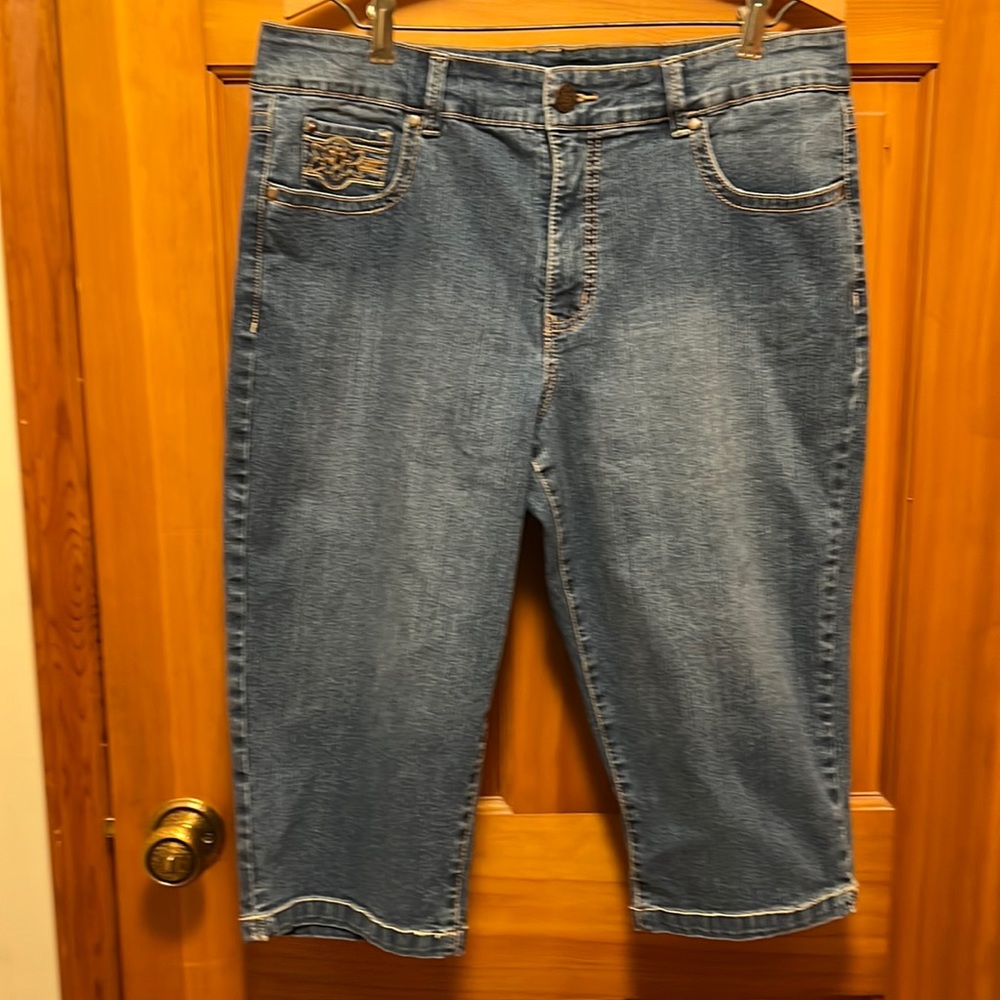 Woman's Bandolinoblu Capris